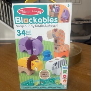 Melissa & Doug Blockables Safari Set *one piece giraffe head is non functional*